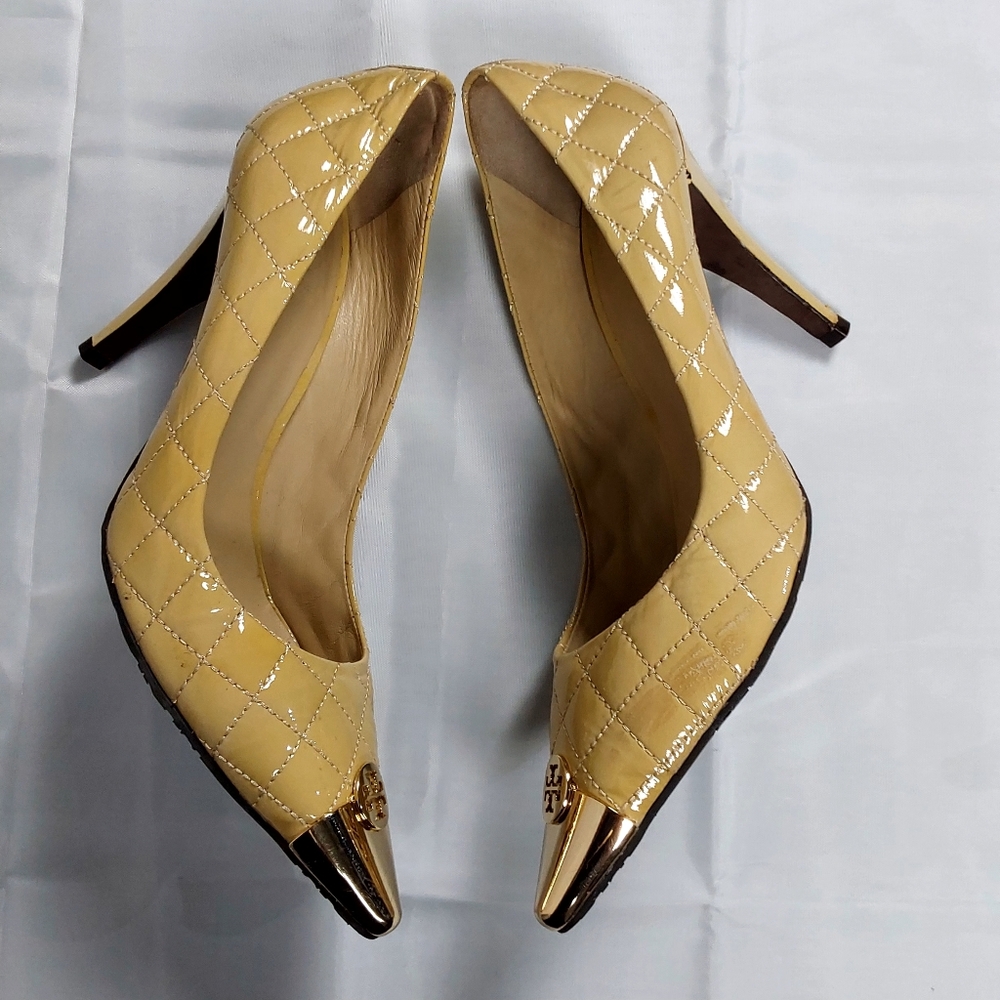 TORY BURCH KAITLIN BEIGE Gold Quilted Leather Wedges Cap Toe Pumps - Picture 8 of 14